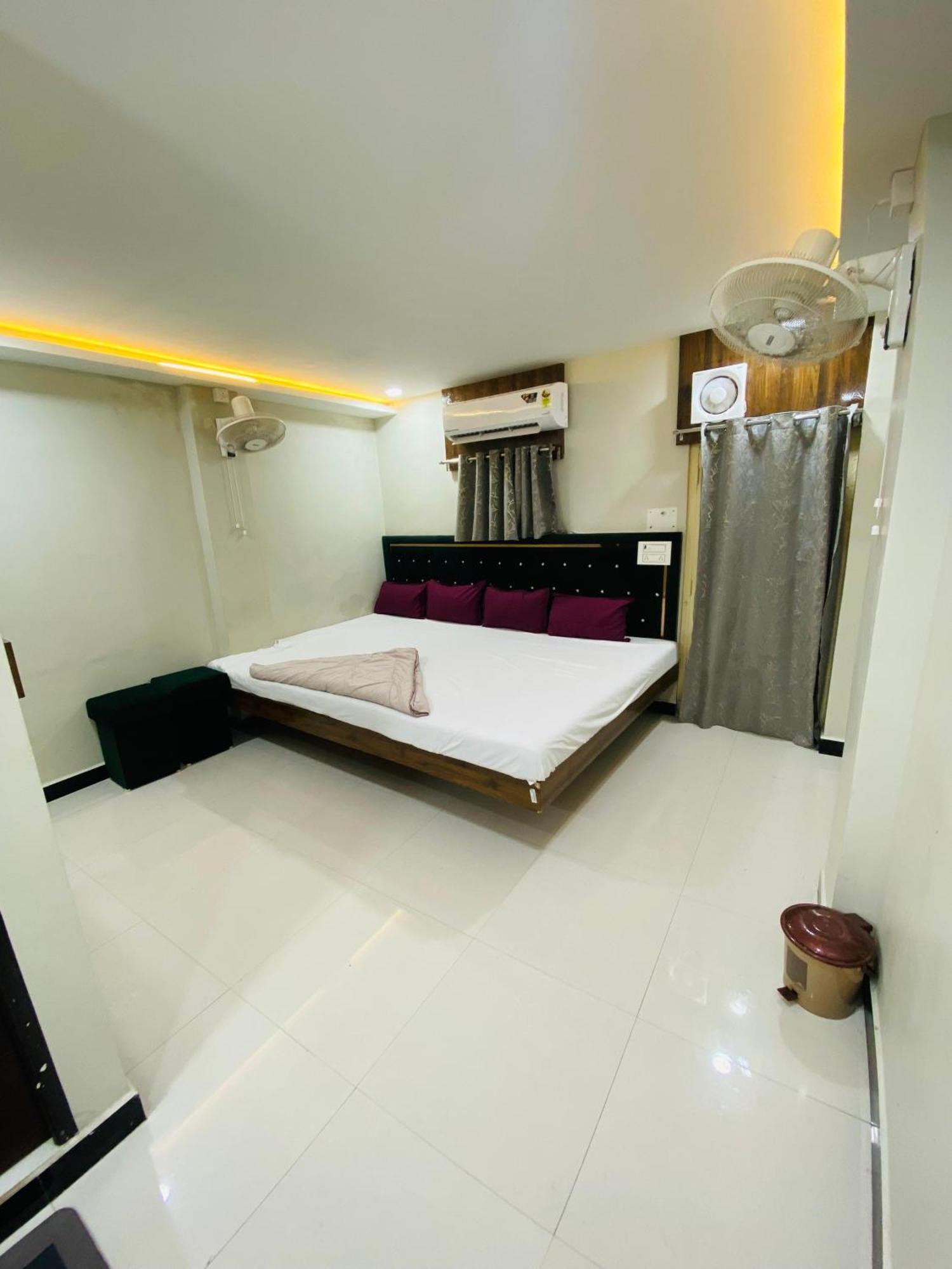 Hotel Super Palace Ujjain Extérieur photo